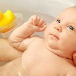 Baby richtig baden &#8211; Tipps &amp; Tricks für den Badespaß