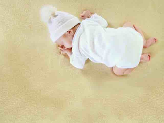 Vorsicht vor Schadstoffen in Babykleidung