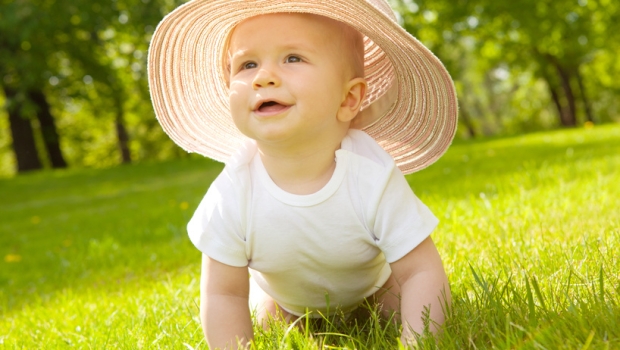 Das Sonnenbad für die Kleinen – Wie lang darf mein Baby in der Sonne spielen?